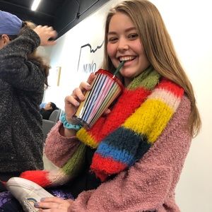 Meet your Posher, Maci